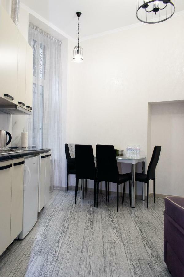 Apartment Barvy Lvova On Kostyushka St Dış mekan fotoğraf